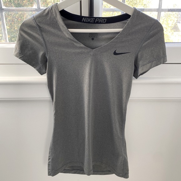 Nike Pro grey workout top - Picture 1 of 2